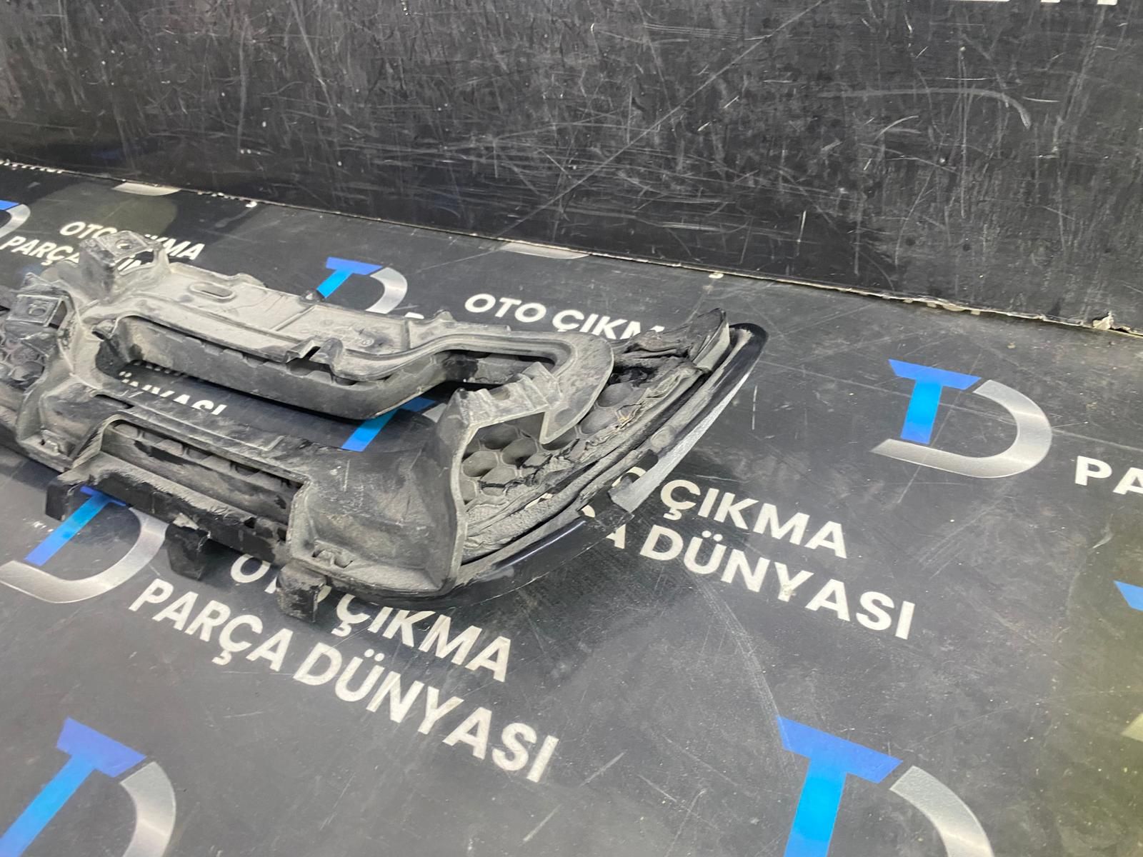 MERCEDES E SER�S� W212 �N TAMPON IZGARASI SOL